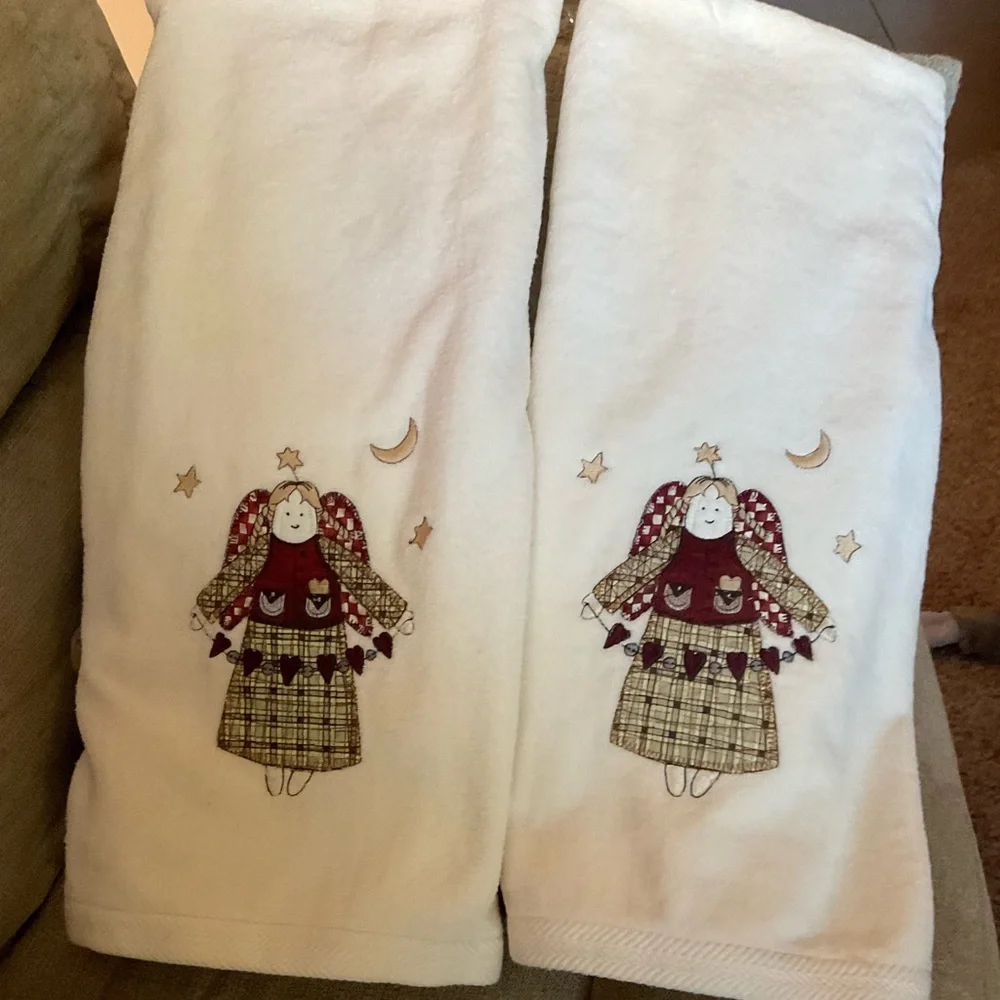 Vintage Country Farmhouse Embroidered Angels Bath towels, ivory, Set of 2